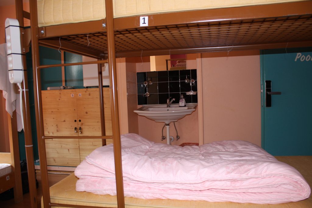 6-bed standard dorm female 41