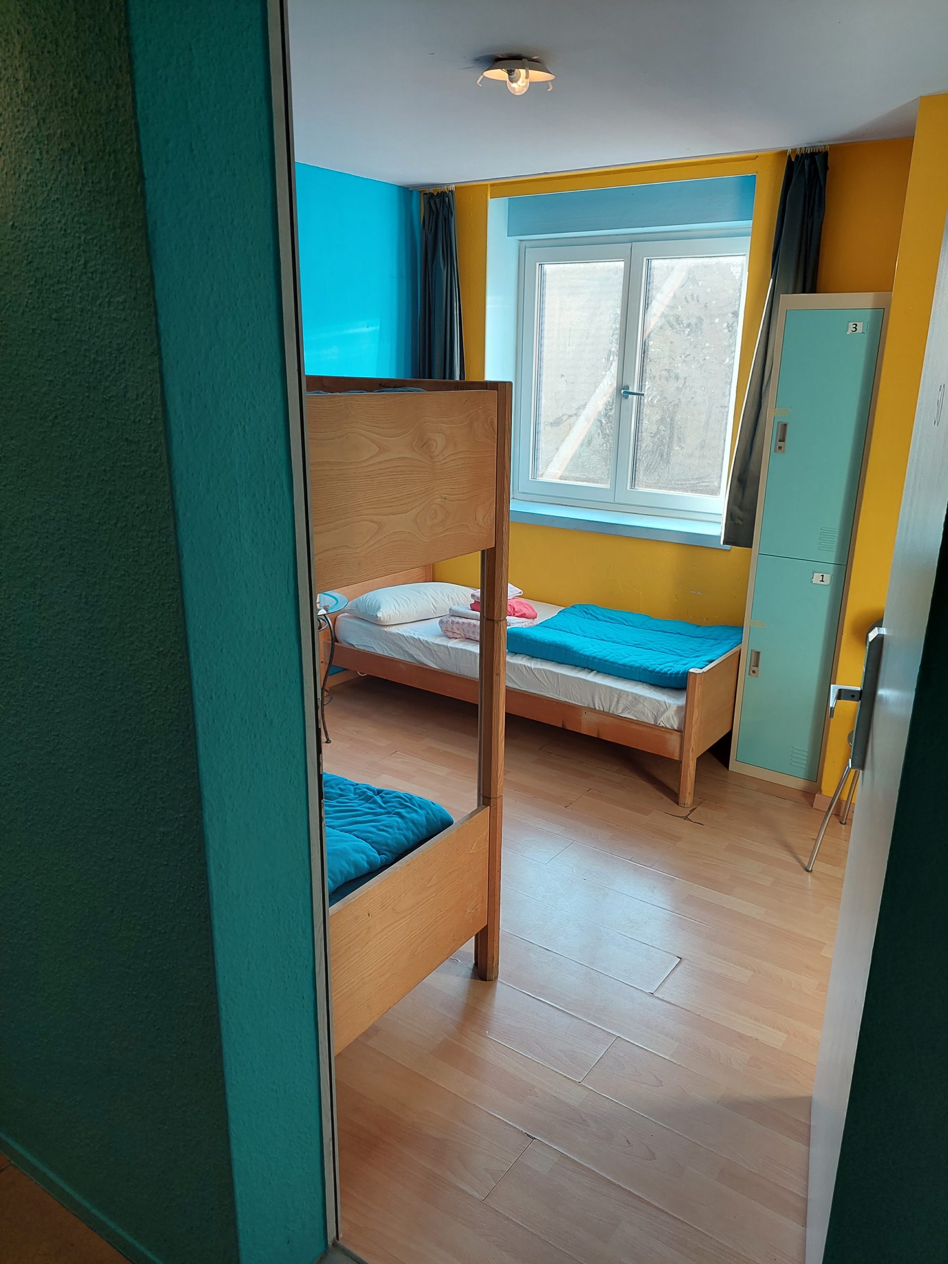 3-bed female 40/50