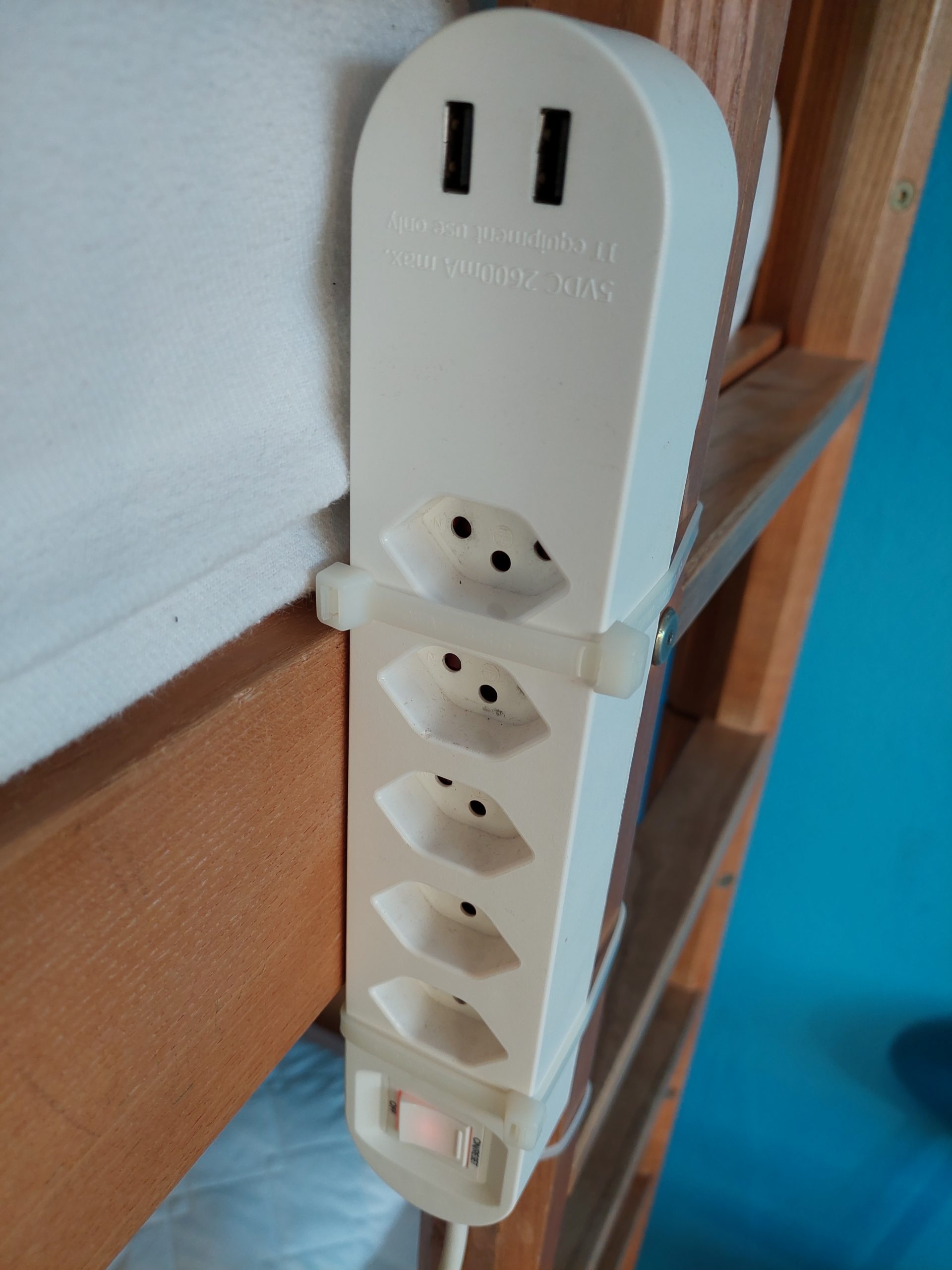 dormsbeds with multiplug (USB)