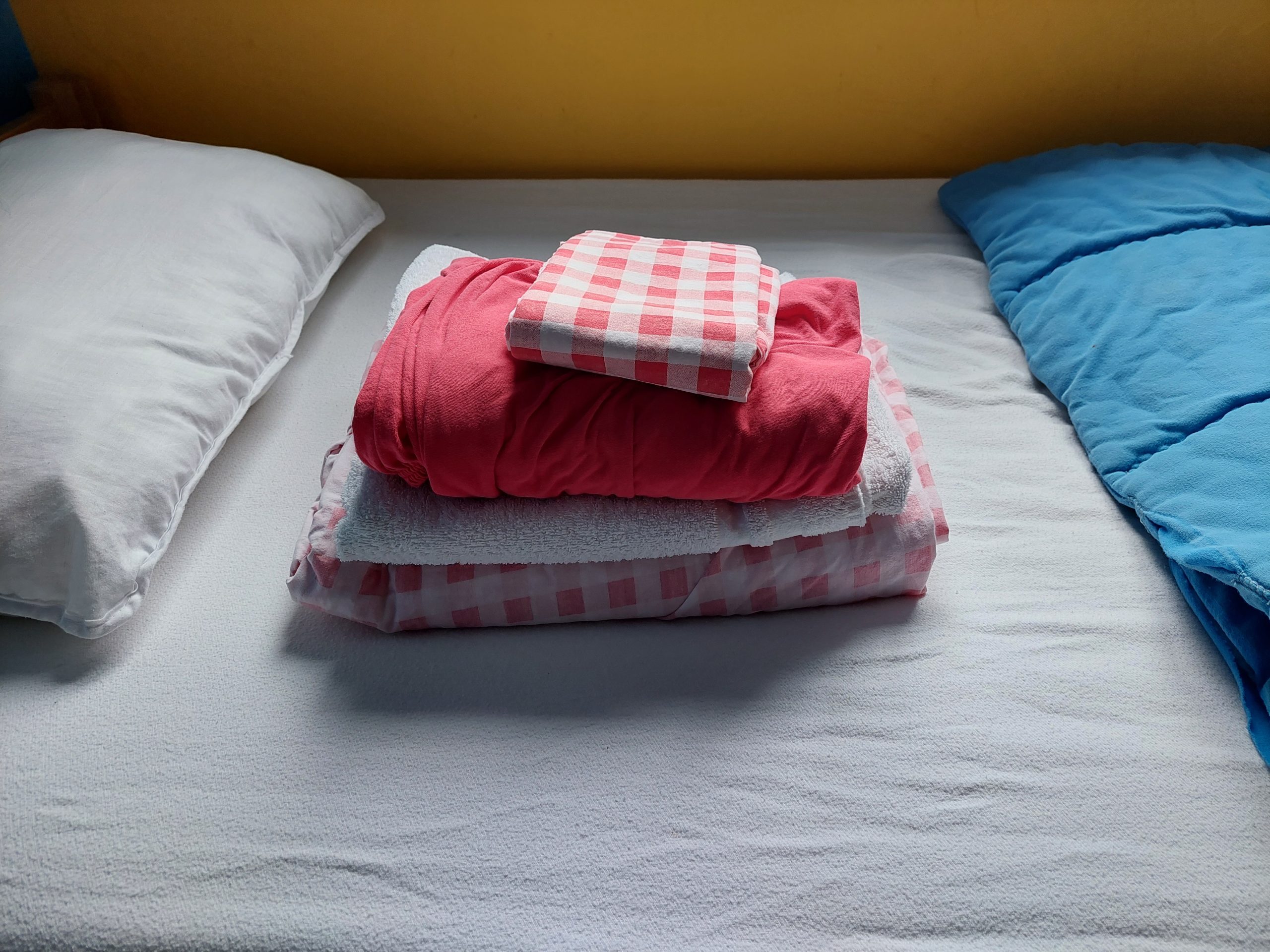 free bedsheets / towel